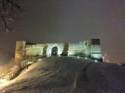 Kazimierz Dolny with kids - castle ruins by night