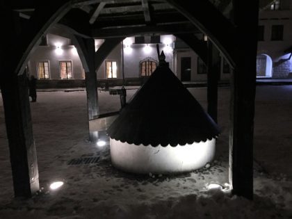 Kazimierz Dolny with kids - market square during winter season